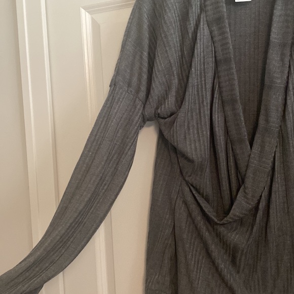 GStagelove Wrap Top - Picture 4 of 7